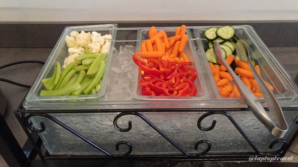 Delta Sky Club Dallas DFW Airport Review – Terminal E Remodeled location near Gate E11