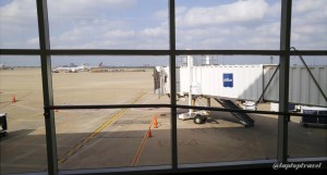 Delta DFW SkyClub E11 Gate Windows (1)