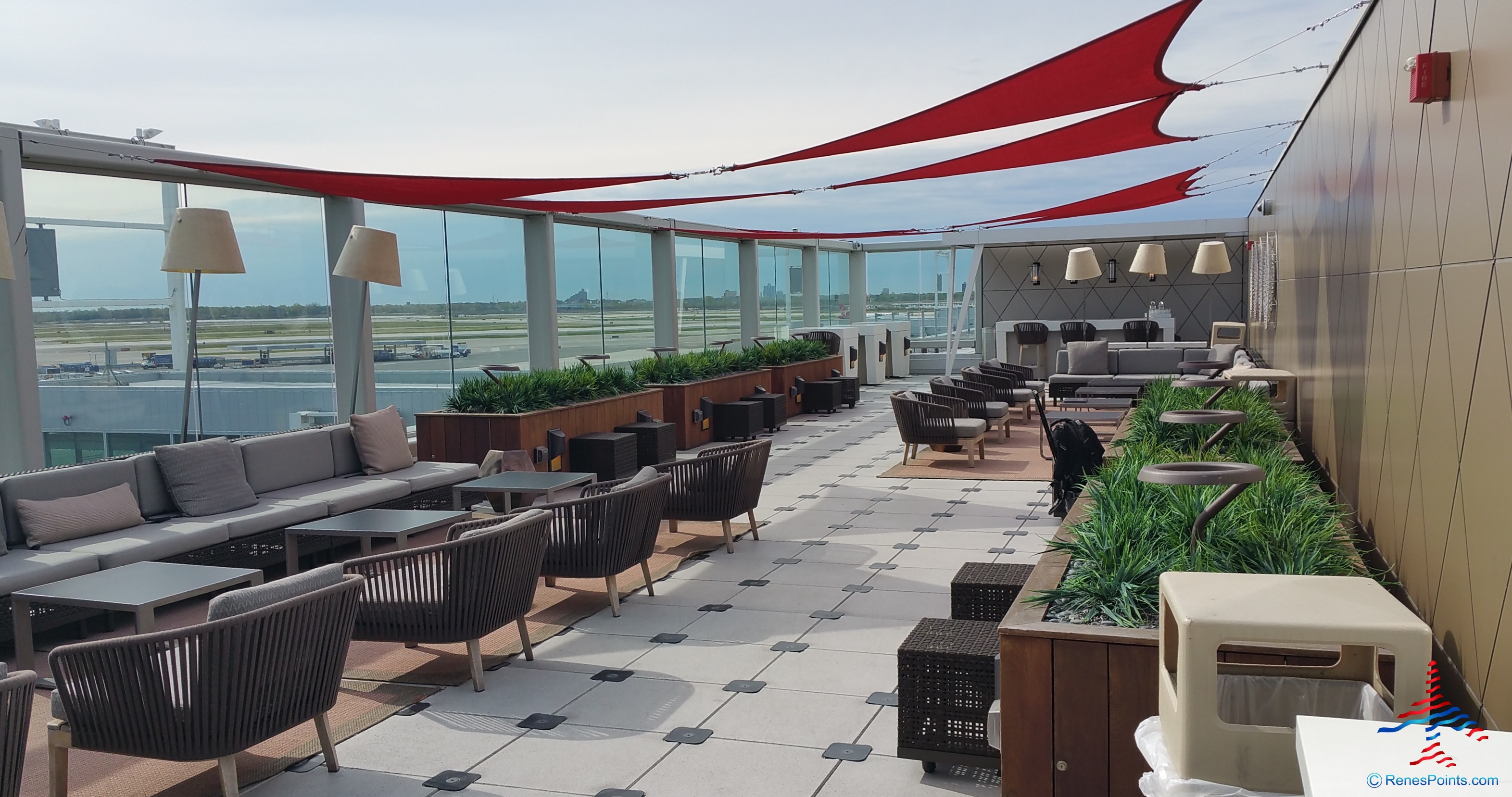 jfk delta sky club skydeck renespoints million mile run to japan Eye