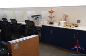 Delta Sky Club PHL Philadelphia Terminal D by RenésPoints travel blog (12)