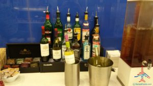Delta Sky Club PHL Philadelphia Terminal D by RenésPoints travel blog (8)