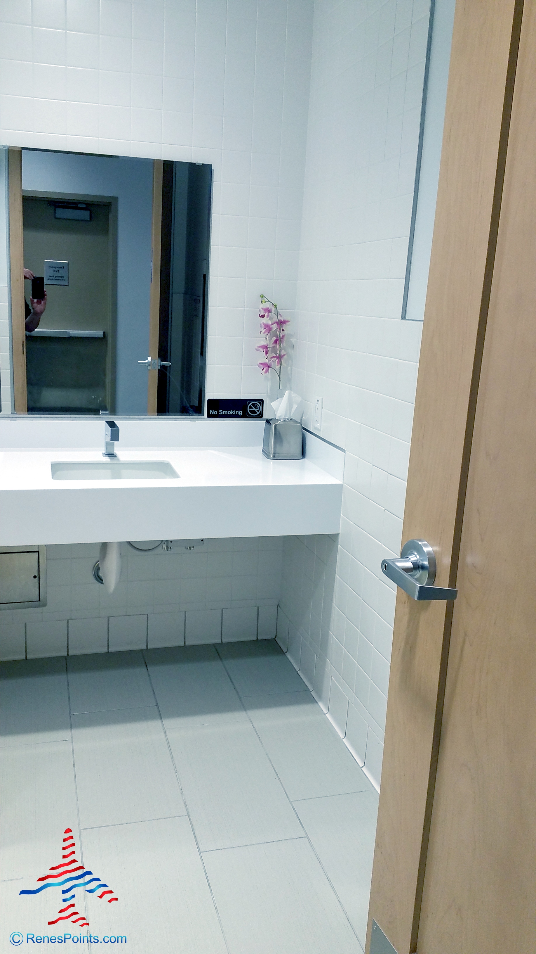 San Diego SAN Airport AirSpace Lounge Review RenesPoints Travel Blog