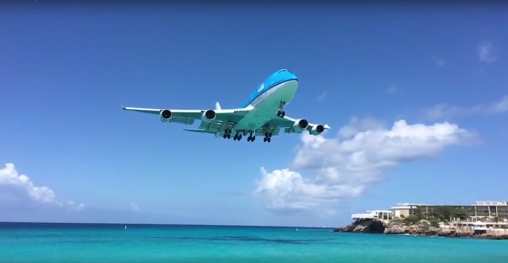 klm 747 landing in sxm slowmo