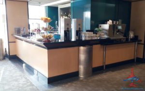 Delta Sky Club EWR Newark Liberty International Airport RenesPoints blog review (15)