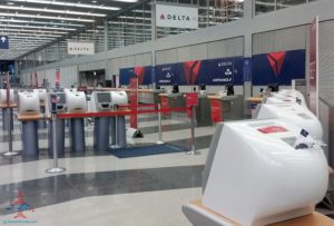 empty delta service counter renespoints travel blog