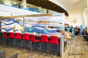 counter-with-red-stools-delta-seatac-skyclub-terminal-a-seattle-airport