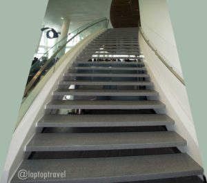 dsc_8821_grand-staircase-entrance-delta-skyclub