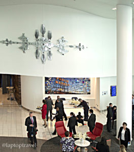 dsc_8828_full-service-desk-art-features