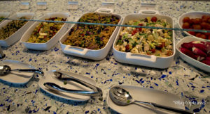 dsc_8869_food-service-line-salads-delta-skyclub