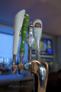 dsc_9137_the-bar-offering-draft-beers-premiere-delta-skyclub-event-laptoptravel_