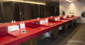 dsc_9178_seattle-delta-skyclub-seatac-mens-bathroom-laptoptravel_