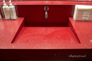 dsc_9181_seattle-delta-skyclub-seatac-mens-bathroom-laptoptravel_