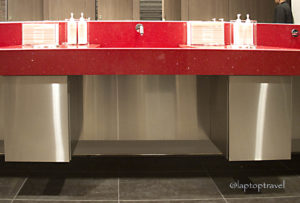 dsc_9182_seattle-delta-skyclub-seatac-mens-bathroom-laptoptravel_