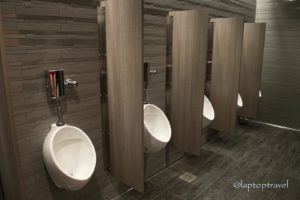 dsc_9183_seattle-delta-skyclub-seatac-mens-bathroom-laptoptravel_