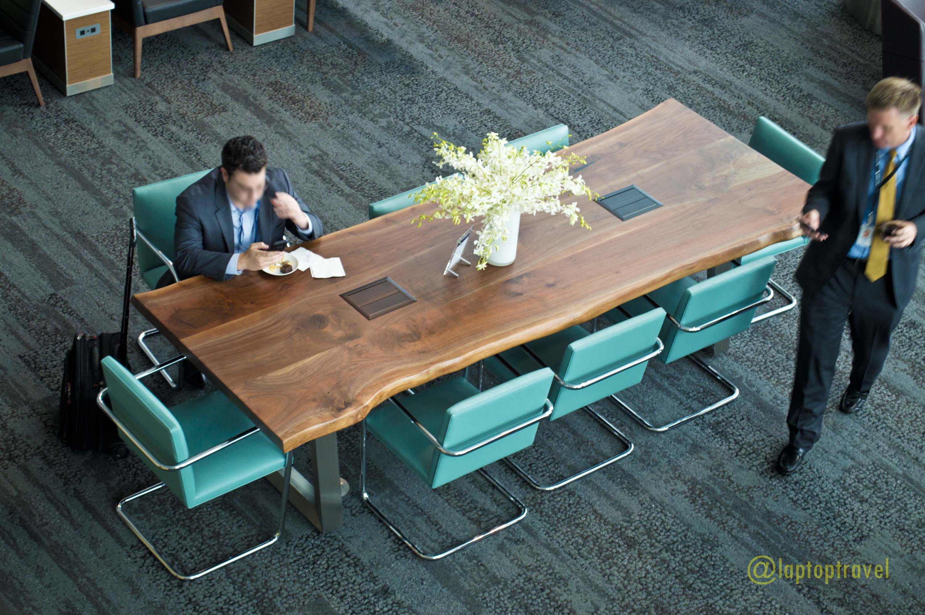 Review of Delta’s Newest Massive Flagship Sky Club in Seattle SEA – A First-Hand Visit