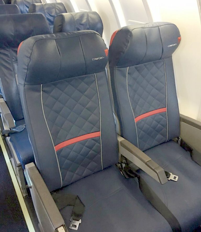 delta-crj200-with-comfort-plus-seat-leather-renespoints-travel-blog-at ...