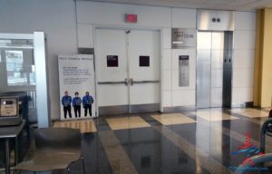 review-delta-air-lines-sky-club-dca-ronald-reagan-washington-national-airport-renespoints-travel-blog-1