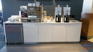 review-delta-air-lines-sky-club-dca-ronald-reagan-washington-national-airport-renespoints-travel-blog-7