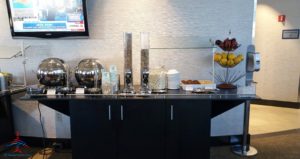 review-delta-air-lines-sky-club-dca-ronald-reagan-washington-national-airport-renespoints-travel-blog-9