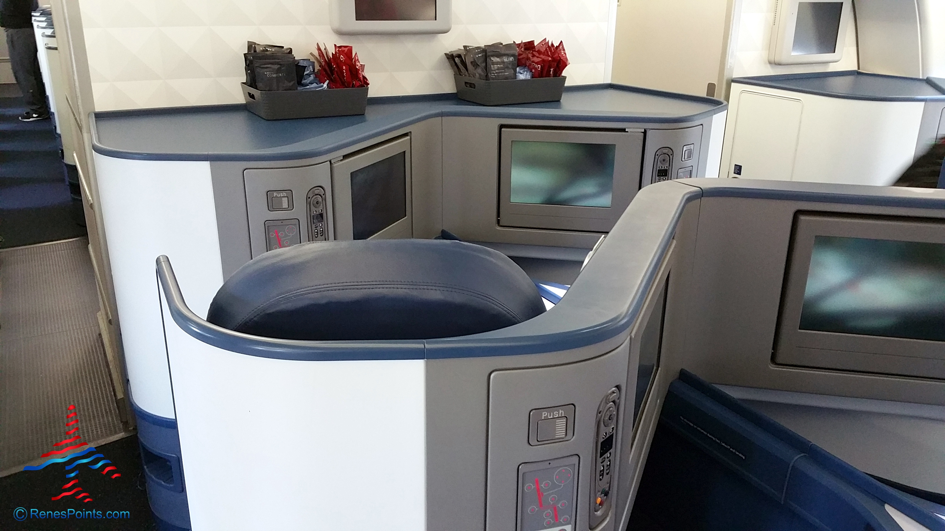 Delta One Business Class Seat Review A330-200 Seattle to Hong Kong RenesPoints blog