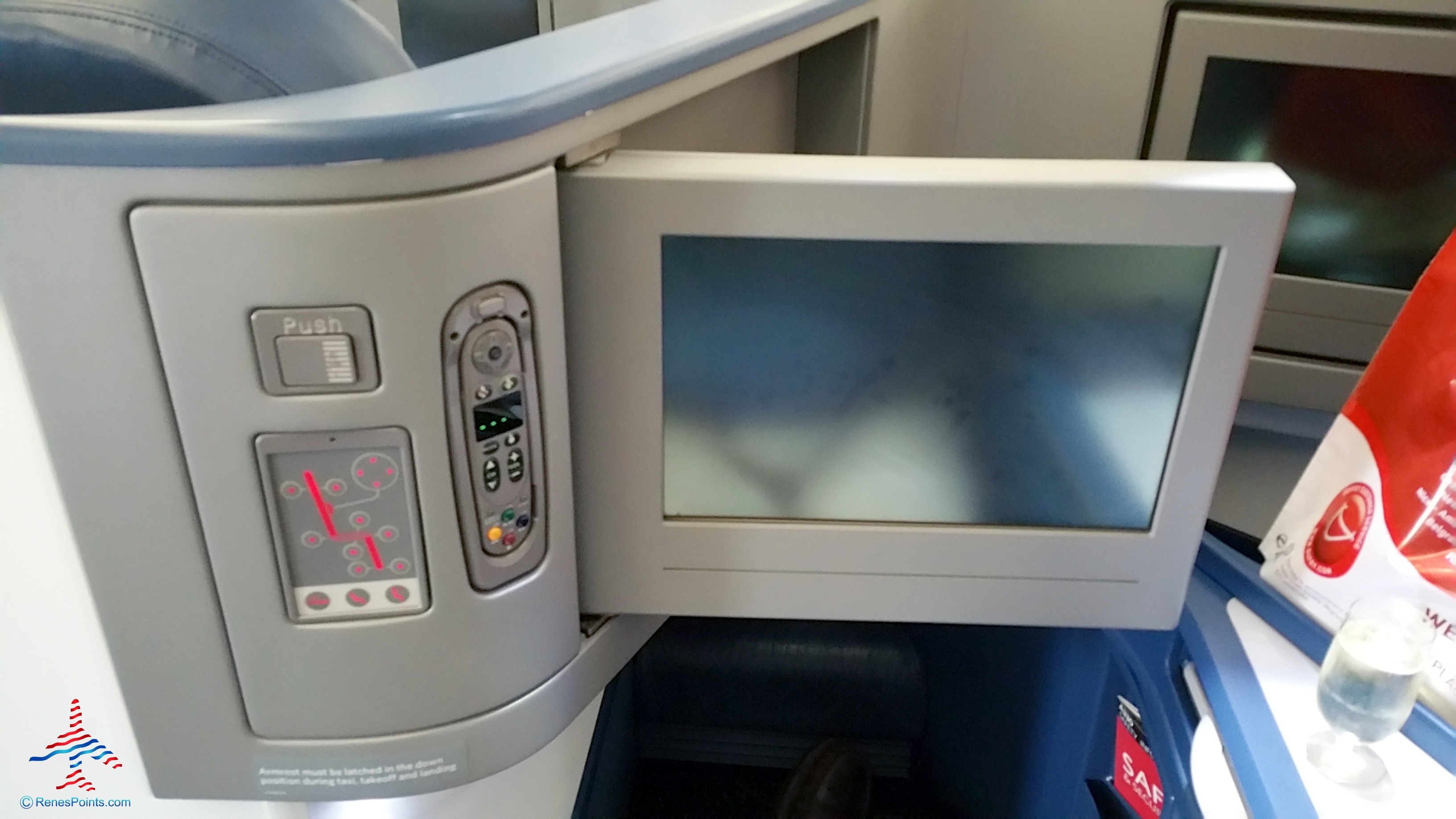 Delta One Business Class Seat Review A330-200 Seattle to Hong Kong RenesPoints blog