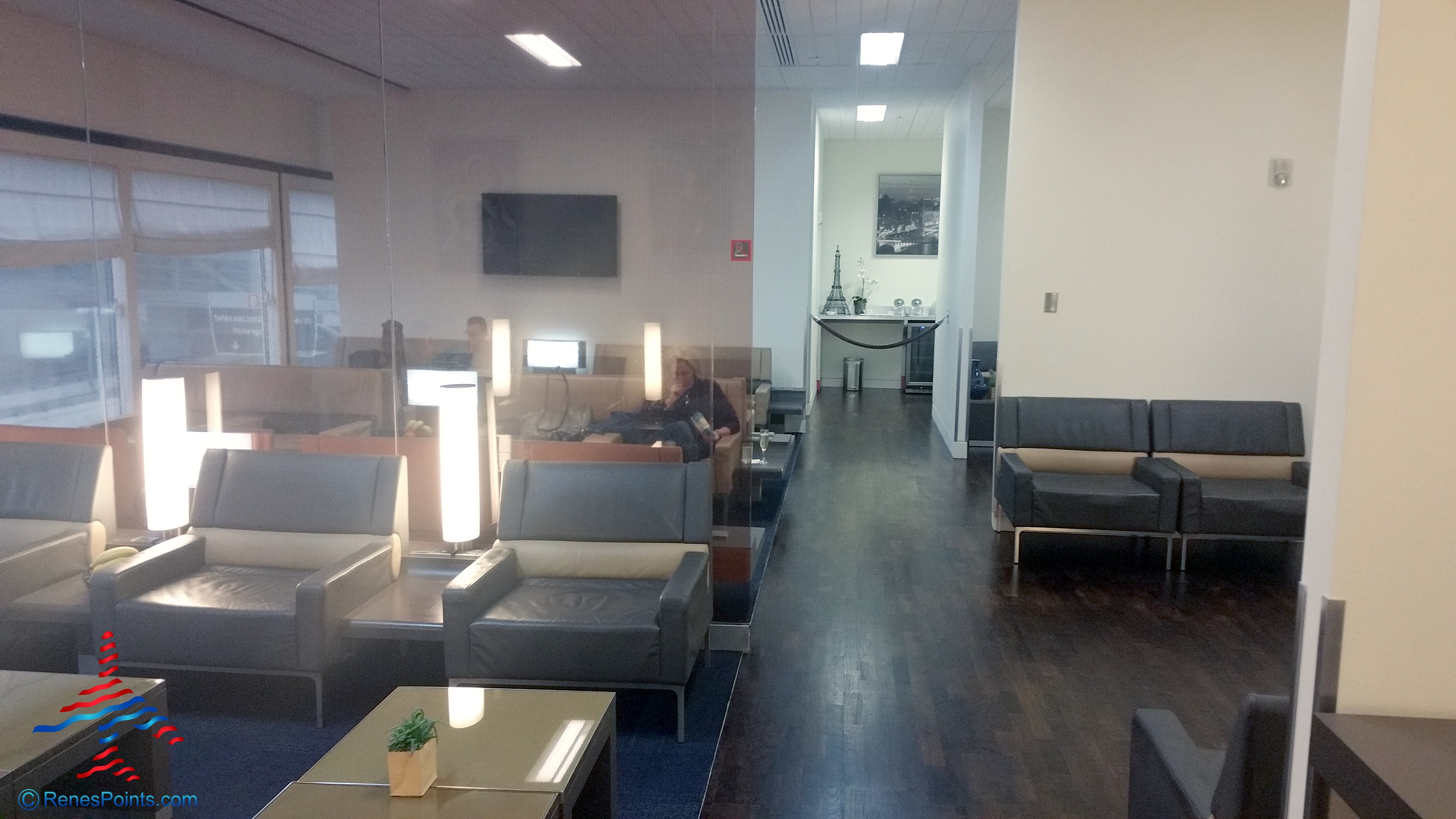 Review: Air France Skyteam Priority Pass lounge IAH Houston Texas RenésPoints travel blog