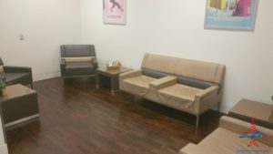 review-air-france-priority-pass-lounge-iah-houston-texas-renespoints-travel-blog-8