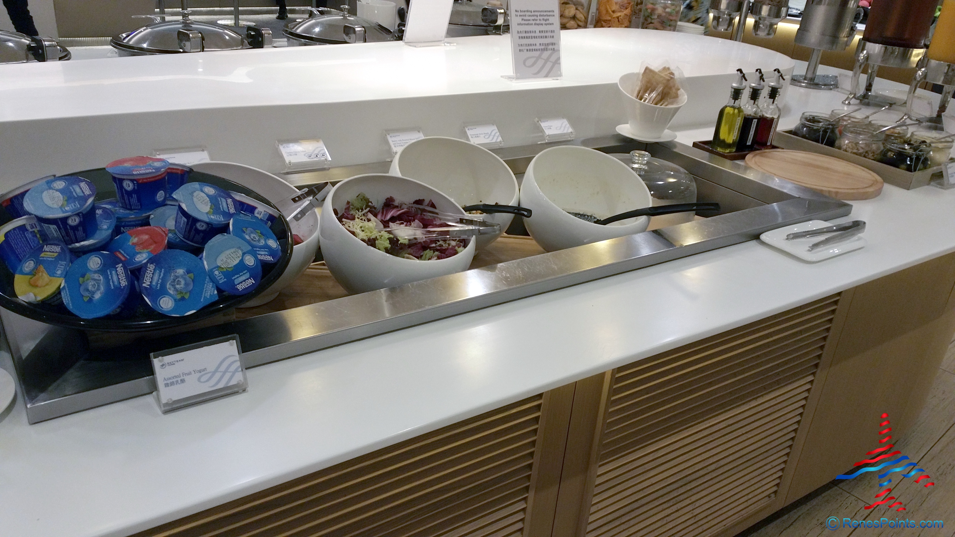 Skyteam Delta Lounge HKG Hong Kong International Airport review RenesPoints blog