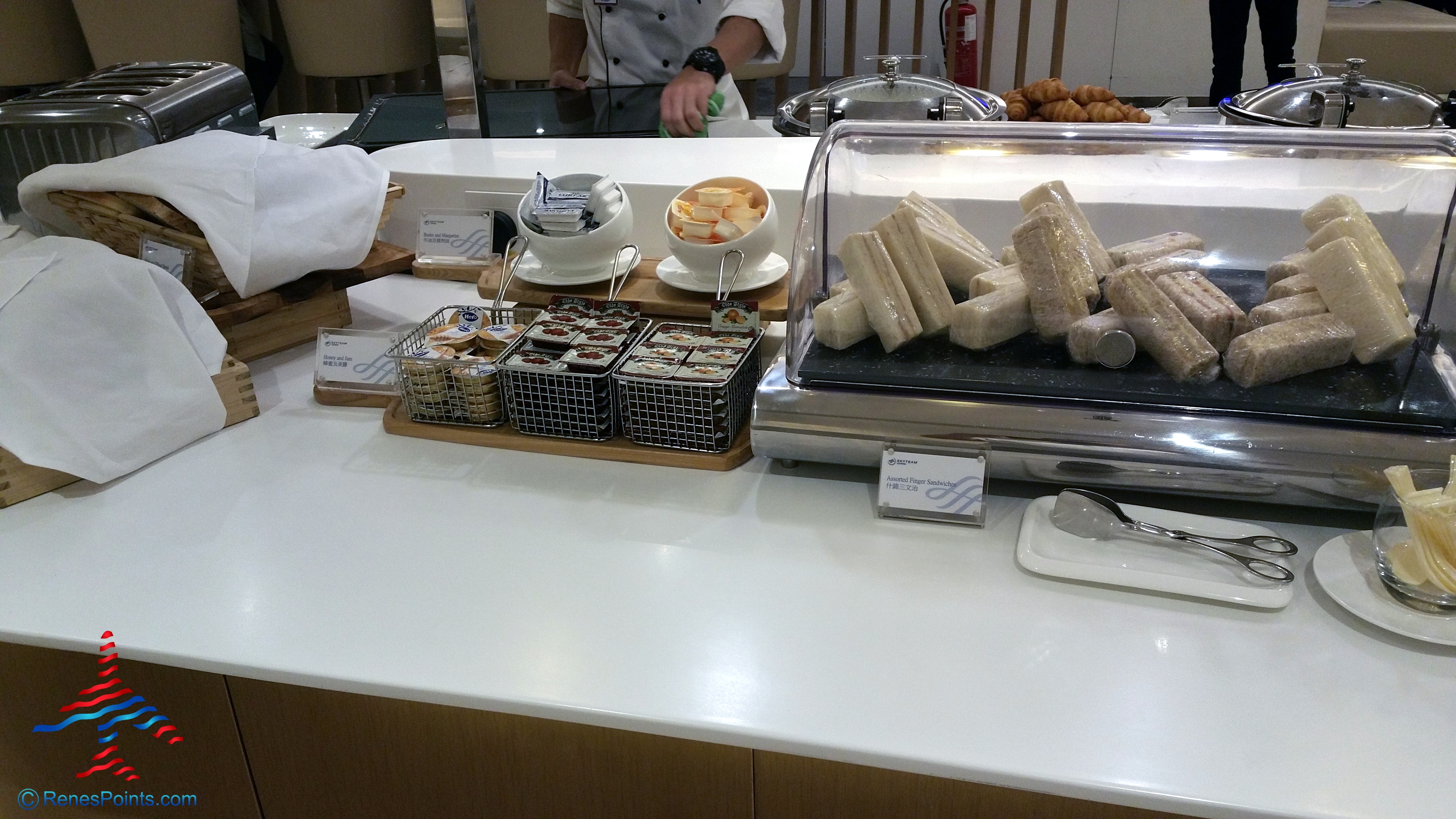 Skyteam Delta Lounge HKG Hong Kong International Airport review RenesPoints blog