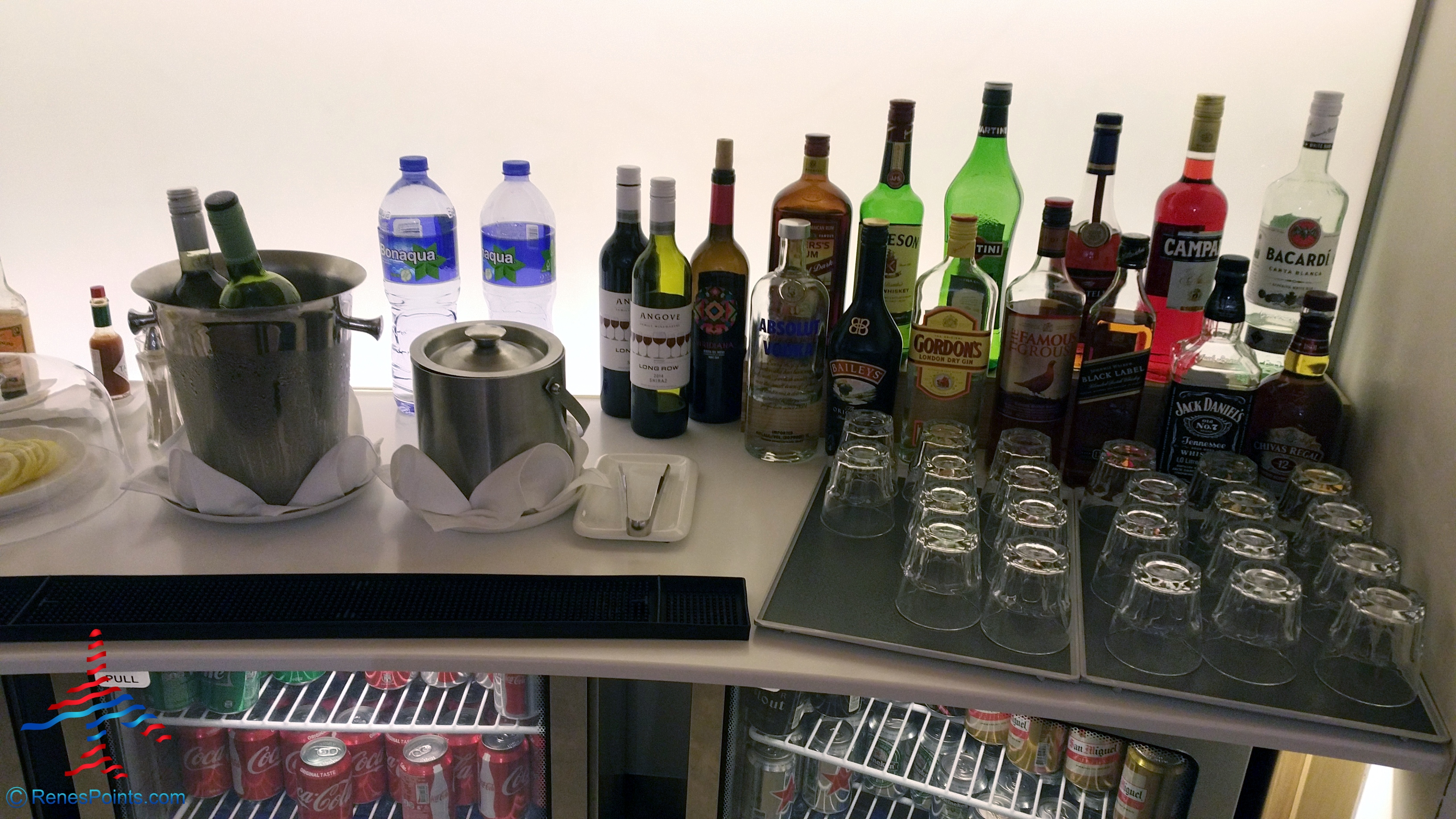 Skyteam Delta Lounge HKG Hong Kong International Airport review RenesPoints blog