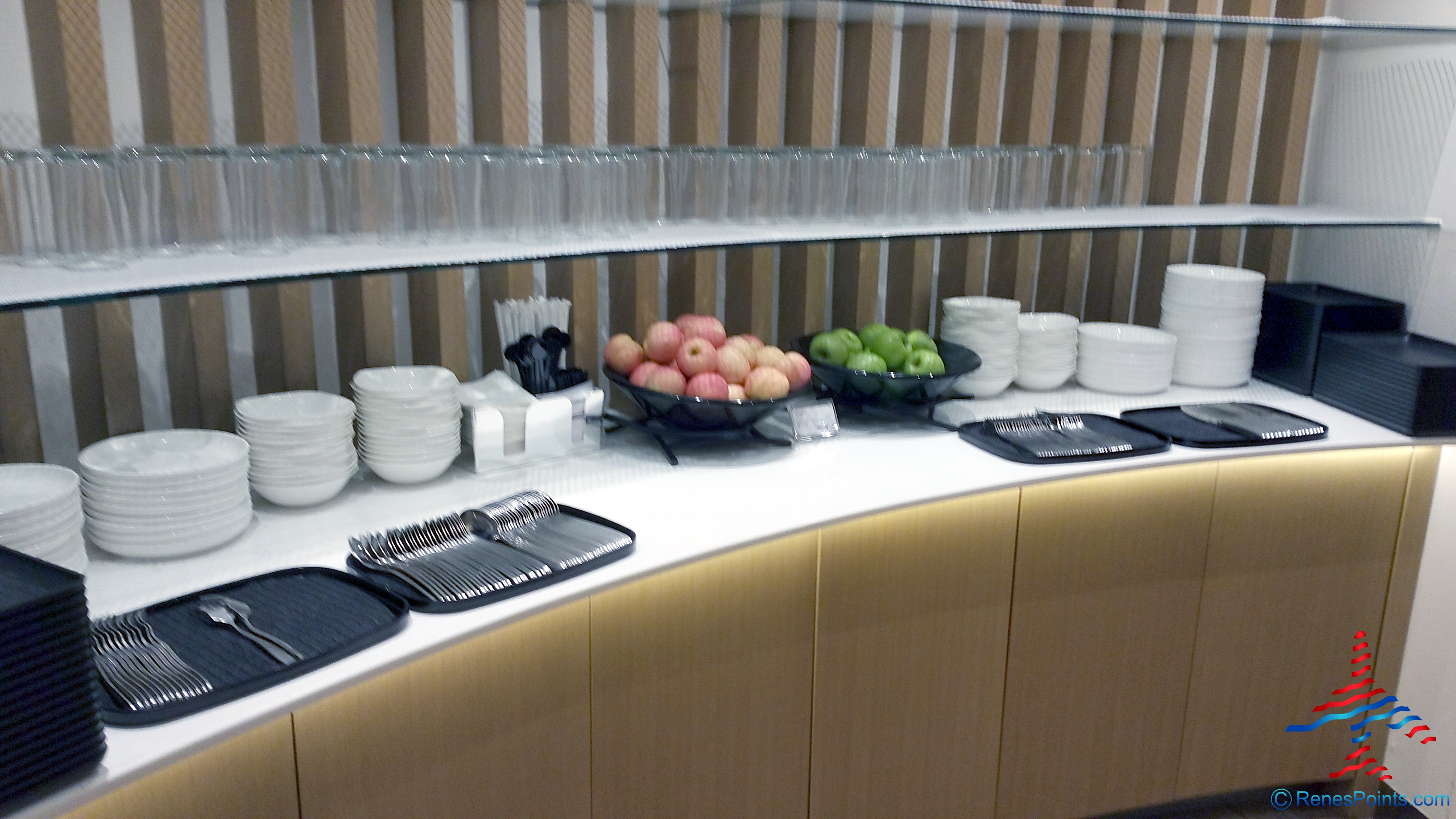 Skyteam Delta Lounge HKG Hong Kong International Airport review RenesPoints blog