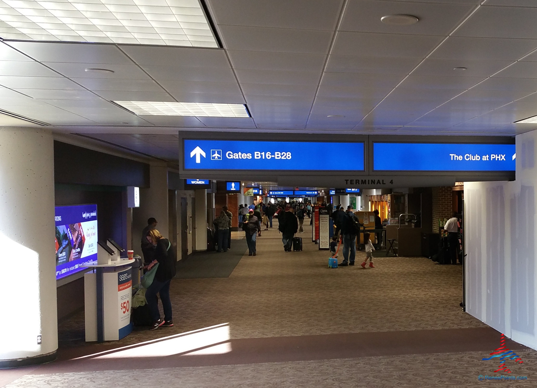 THE CLUB at PHX Lounge review Phoenix Sky Harbor International Airport Terminal 4 – B Concourse