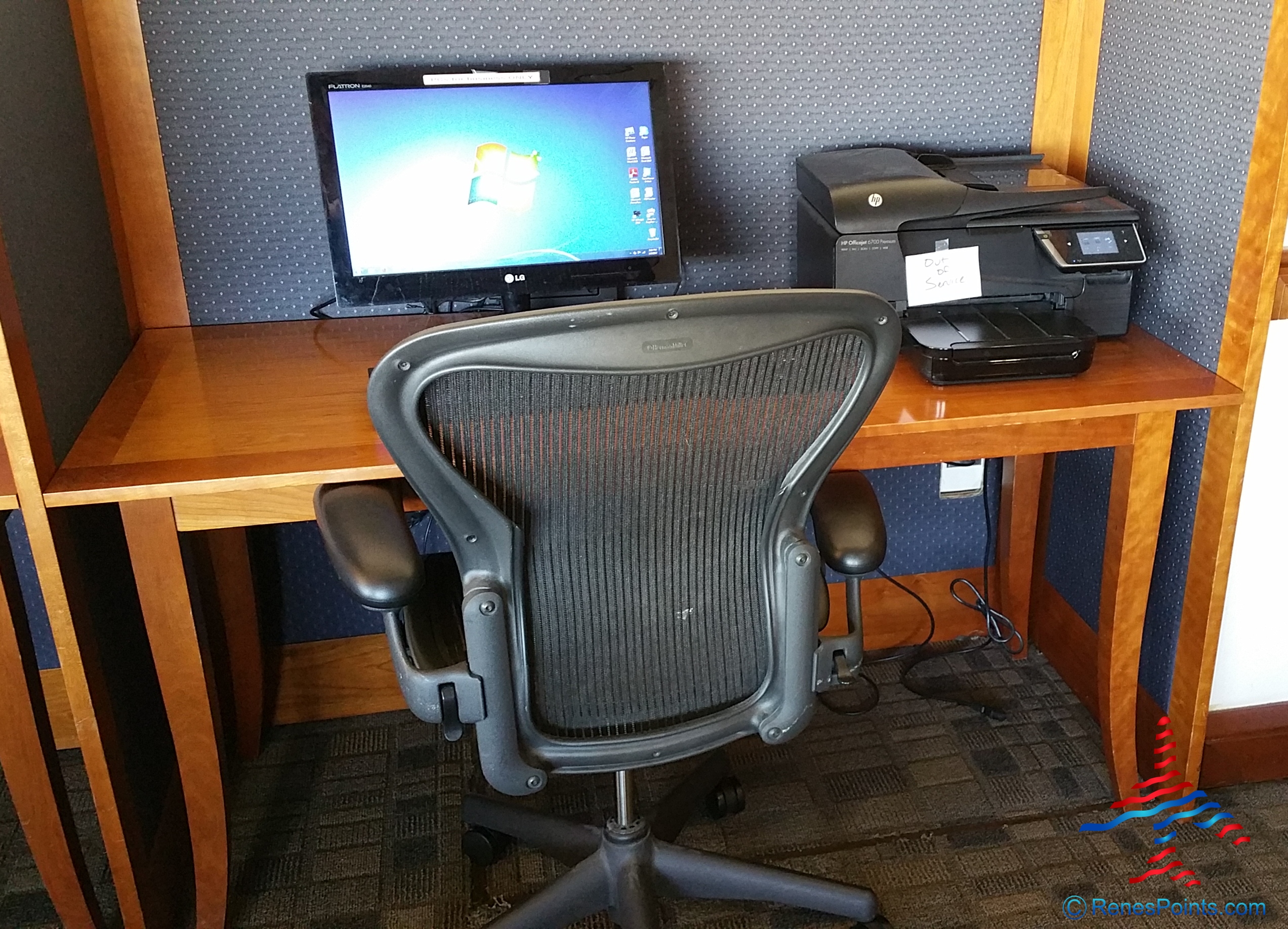 THE CLUB at PHX Lounge review Phoenix Sky Harbor International Airport Terminal 4 – B Concourse