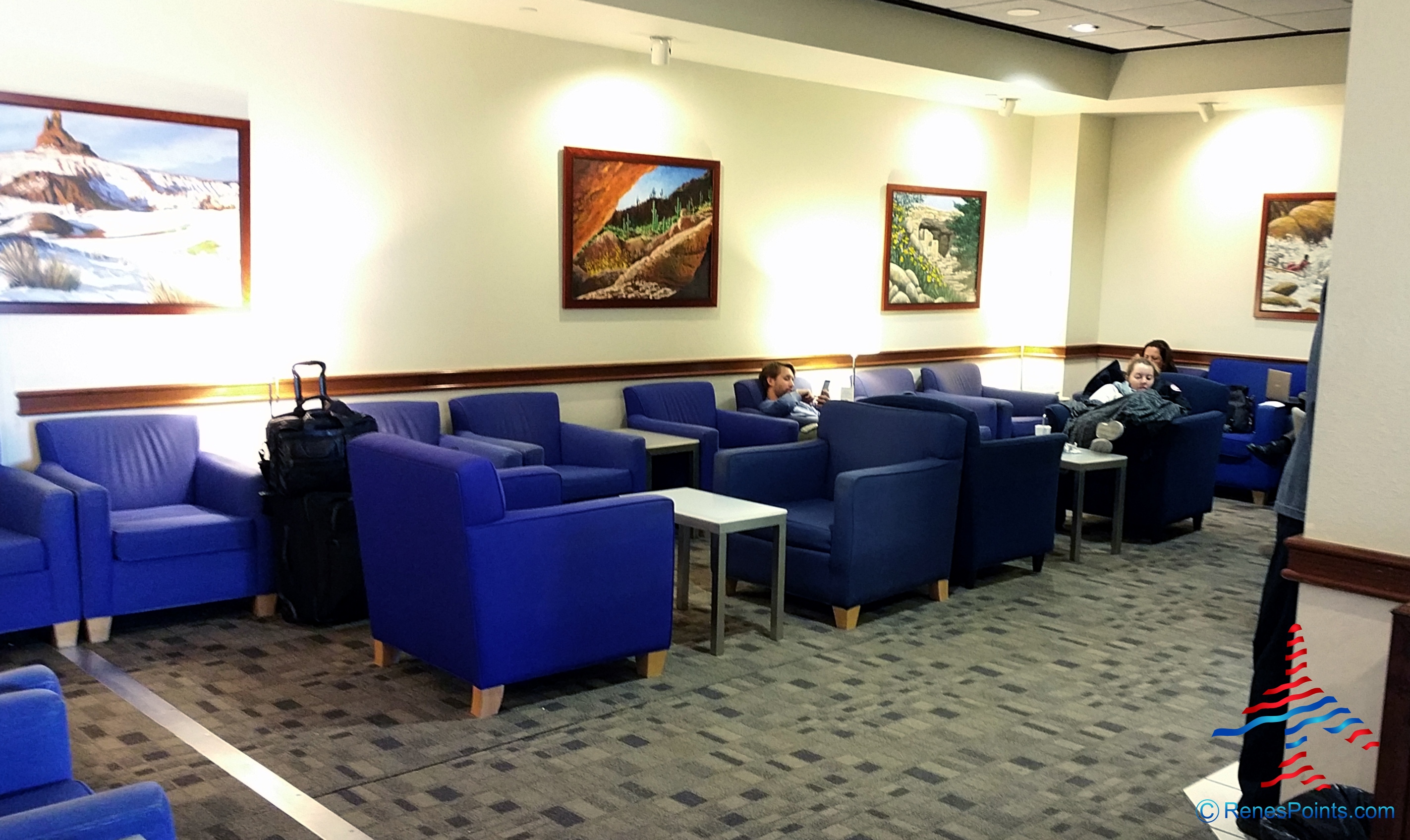 THE CLUB at PHX Lounge review Phoenix Sky Harbor International Airport Terminal 4 – B Concourse