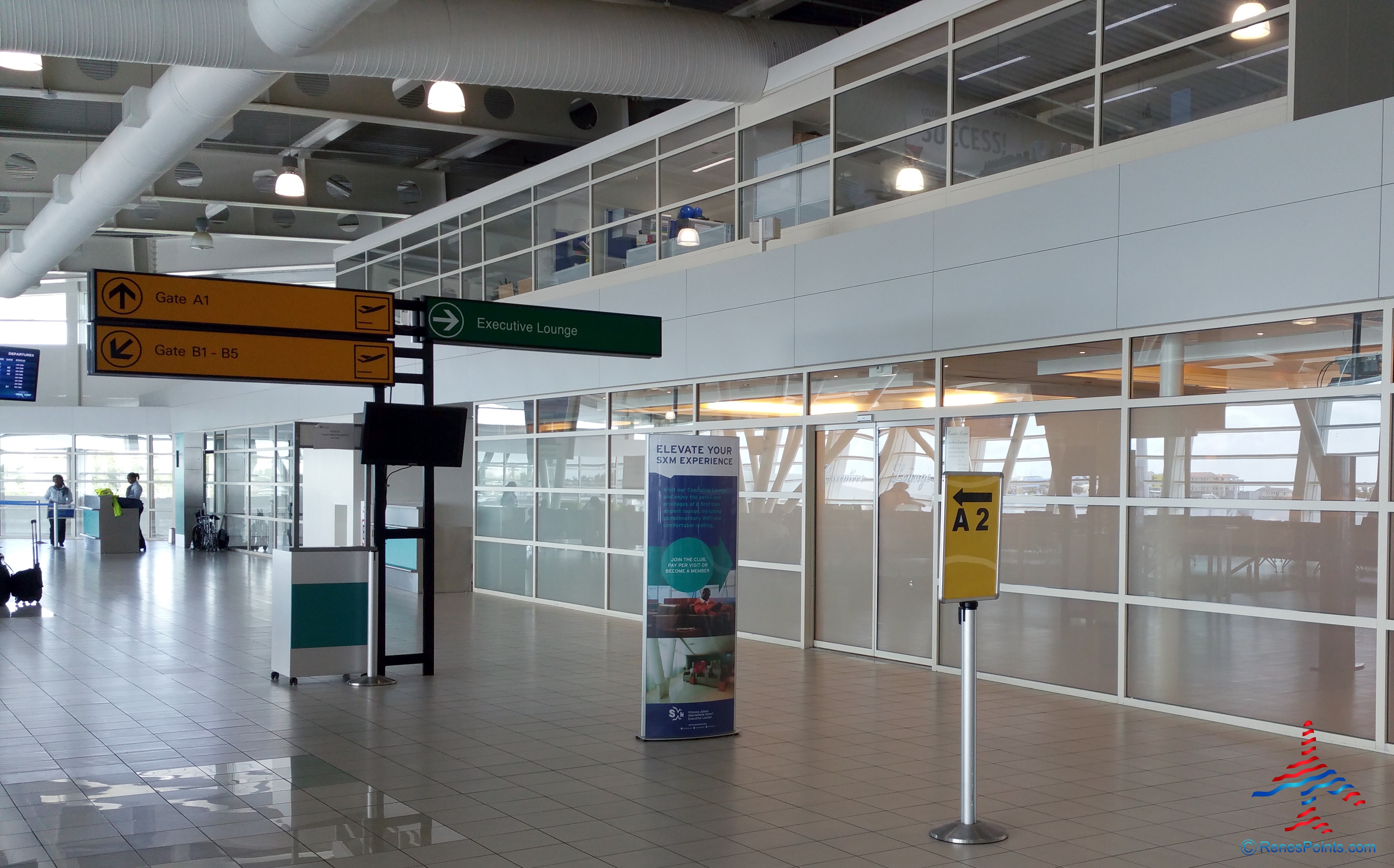 The Priority Pass Executive lounge review at SXM St. Maarten RenésPoints Travel blog review