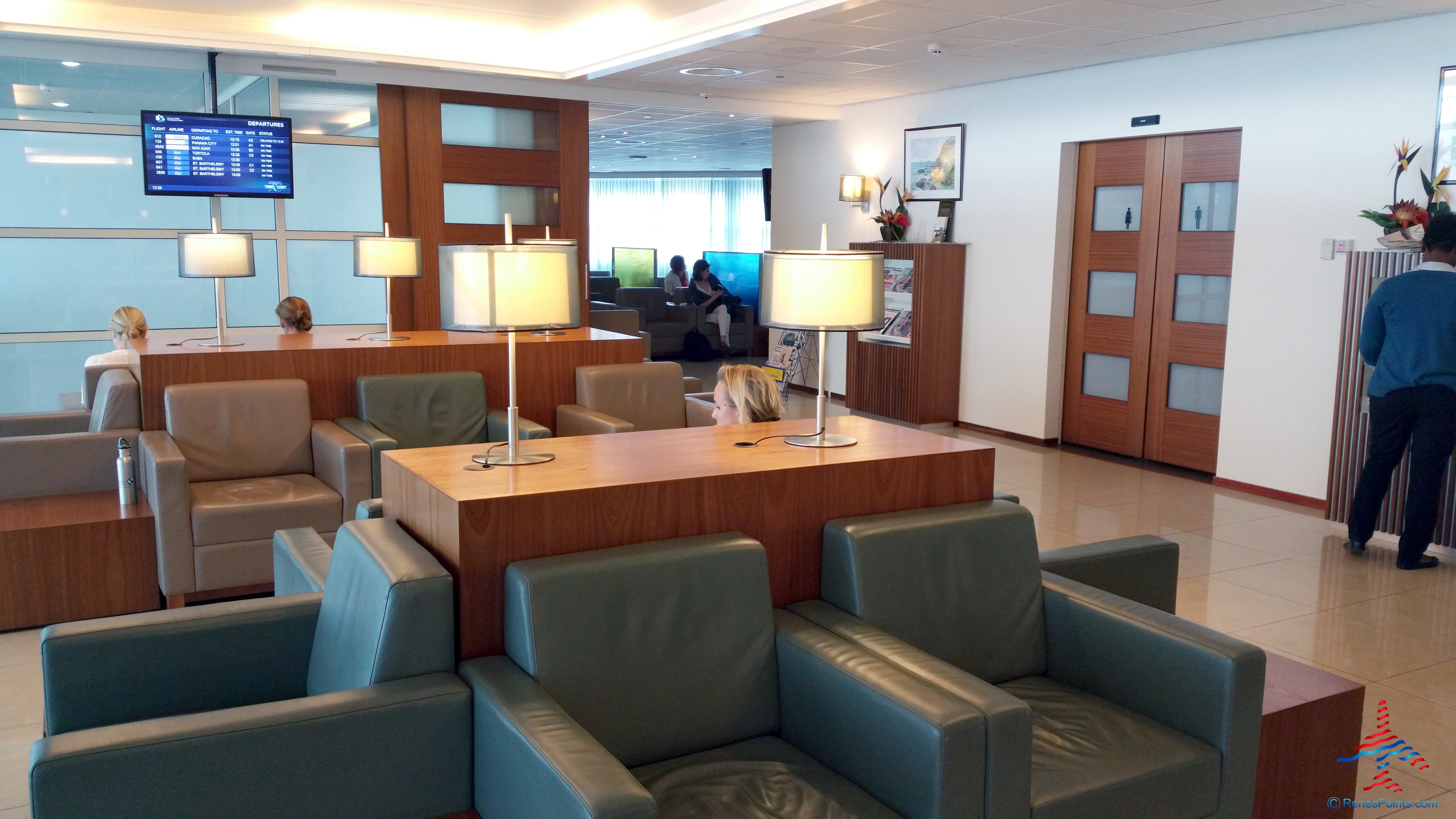 The Priority Pass Executive lounge review at SXM St. Maarten RenésPoints Travel blog review