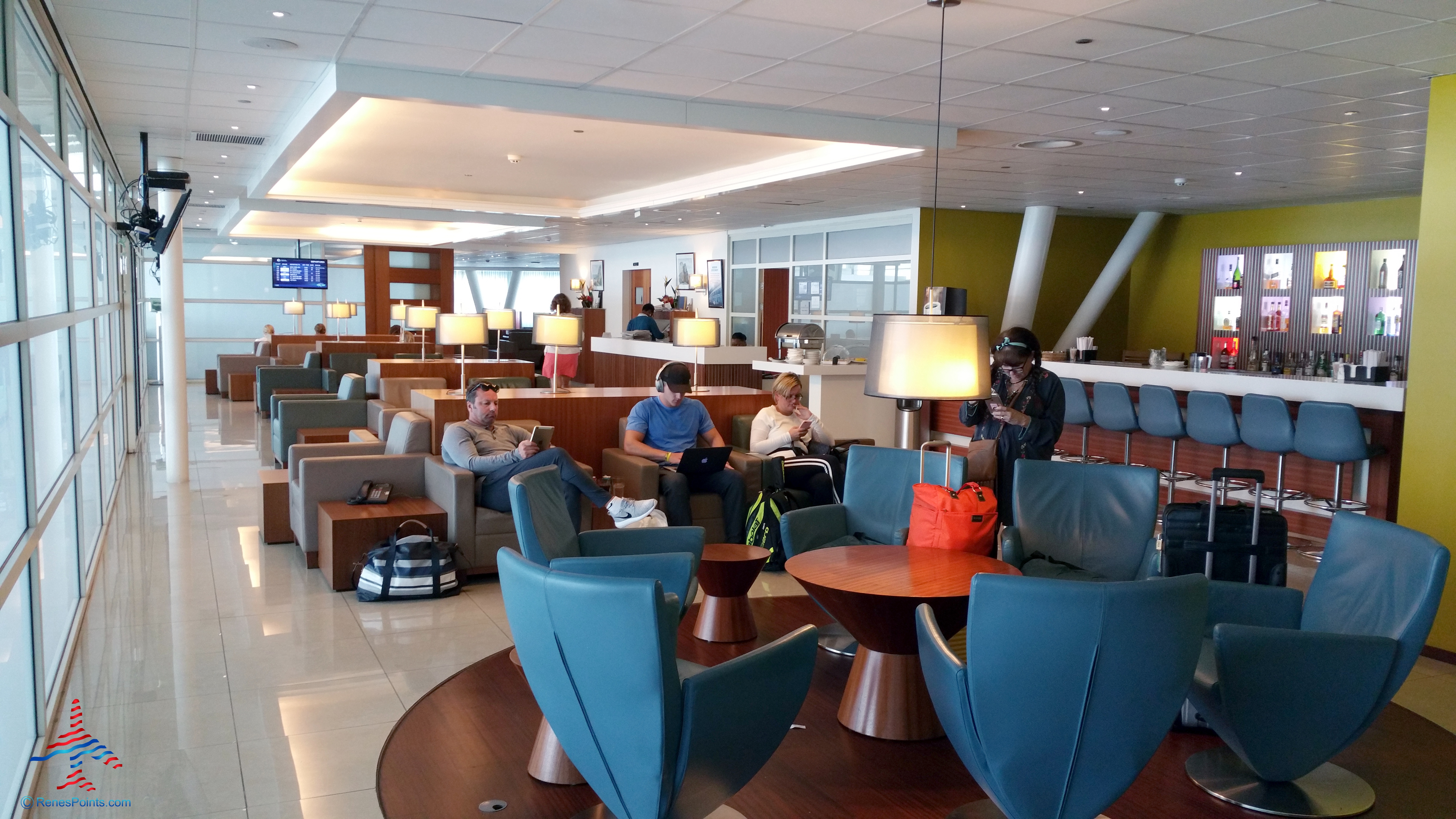 The Priority Pass Executive lounge review at SXM St. Maarten RenésPoints Travel blog review