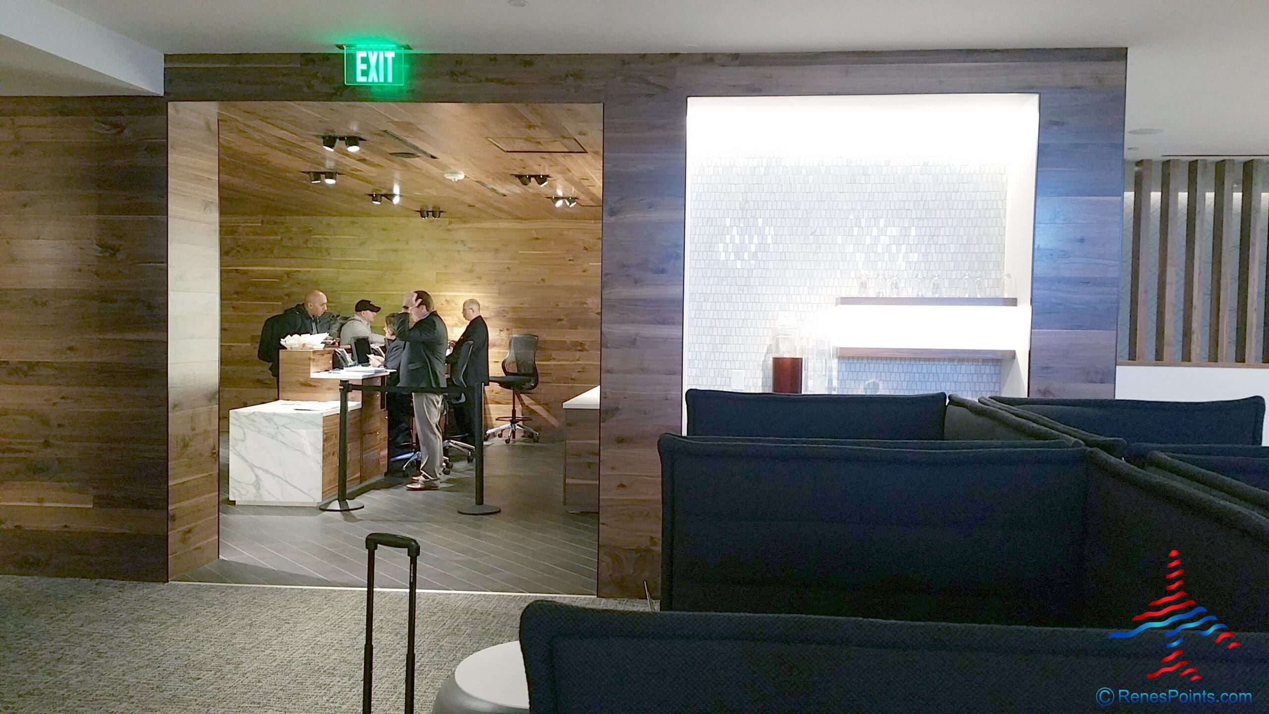 The “hidden” Houston IAH American Express Centurion Lounge Terminal D Review