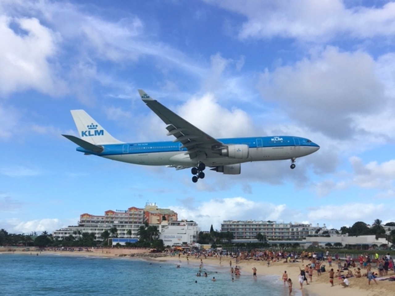 What is it like at SXM Maho Beach & the “jet blast” experience? It is so worth a visit to Sint Maarten!