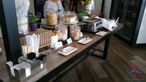 plaza premium priority pass lounge hong kong hkg airport renespoints blog review (12)