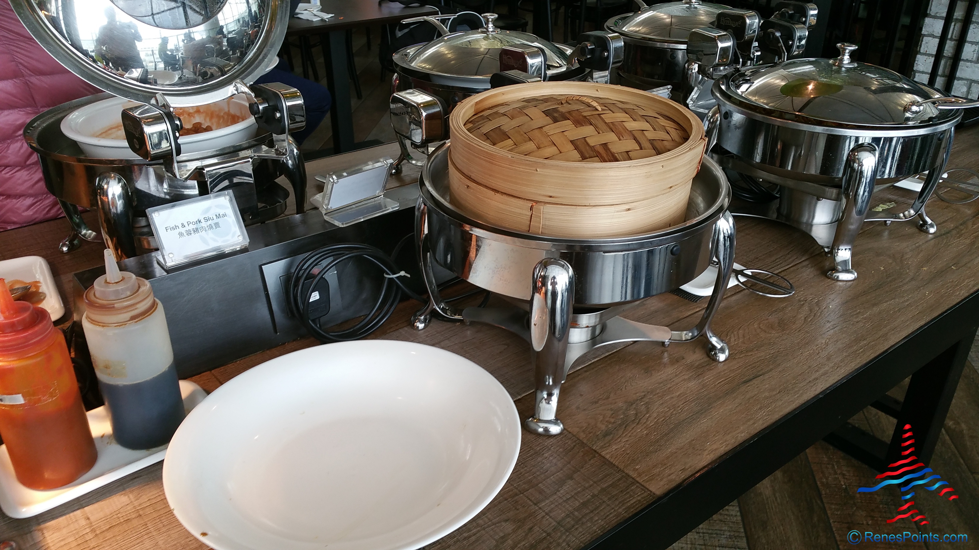 The Plaza Premium Priority Pass Lounge Hong Kong HKG Airport RenesPoints Blog Review