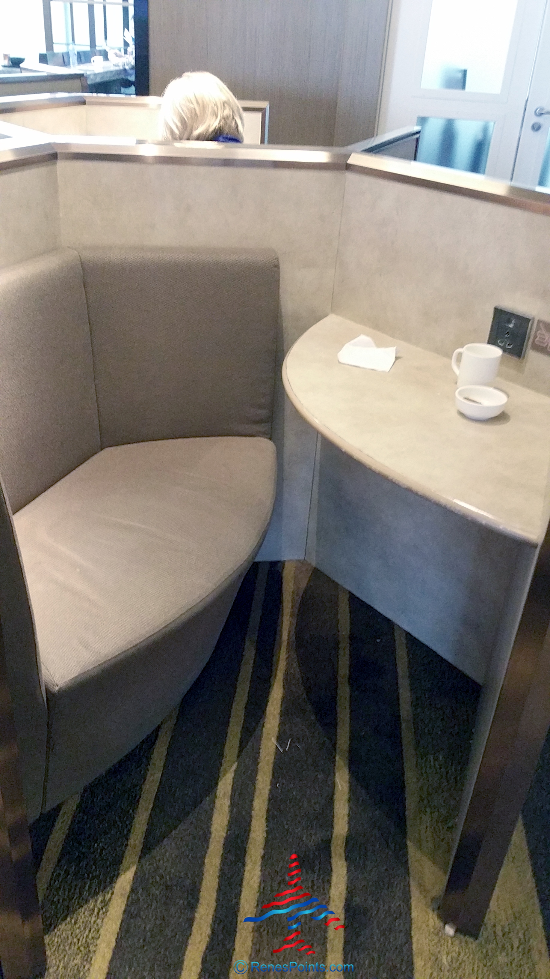 The Plaza Premium Priority Pass Lounge Hong Kong HKG Airport RenesPoints Blog Review