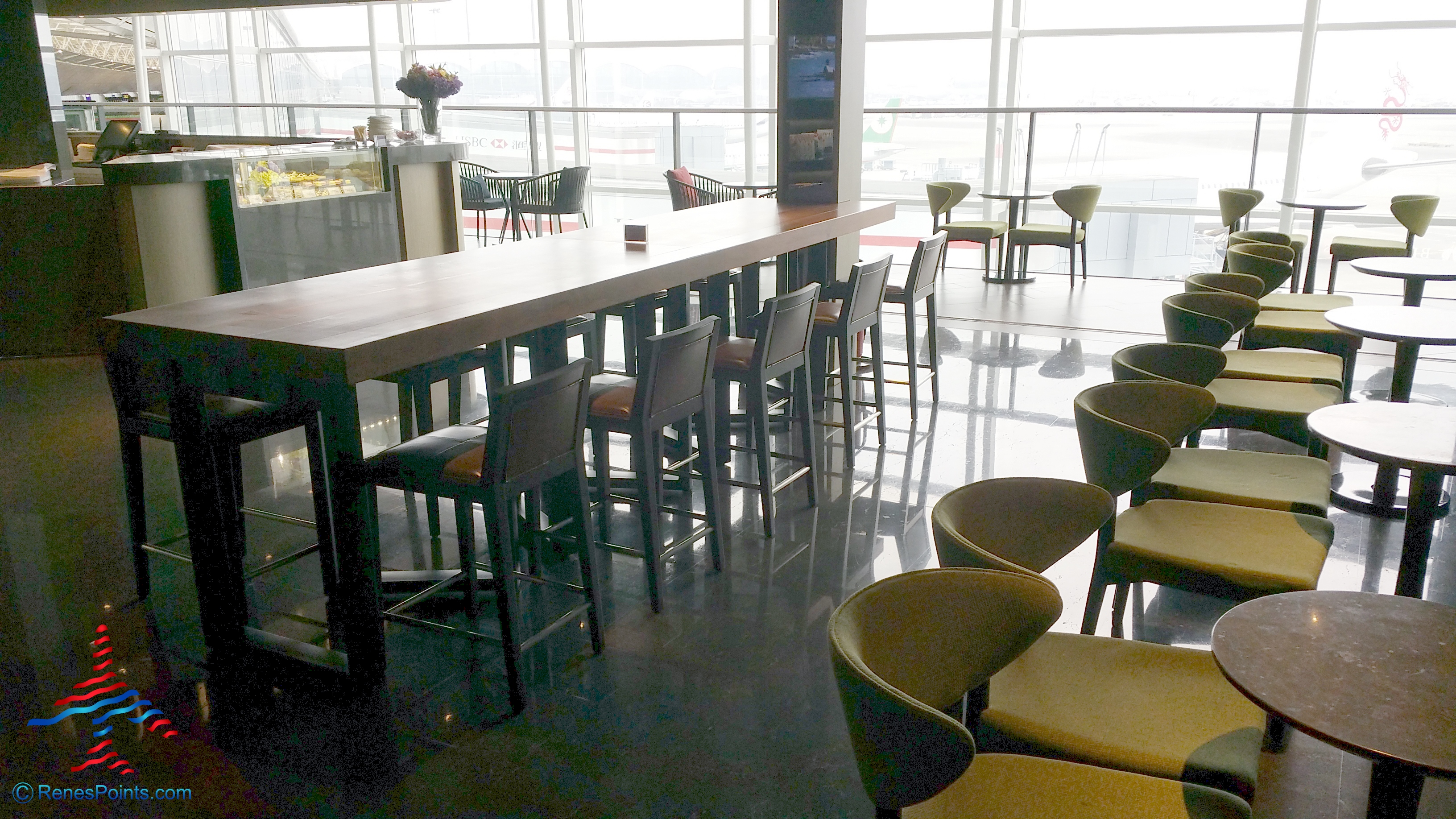 The Plaza Premium Priority Pass Lounge Hong Kong HKG Airport RenesPoints Blog Review