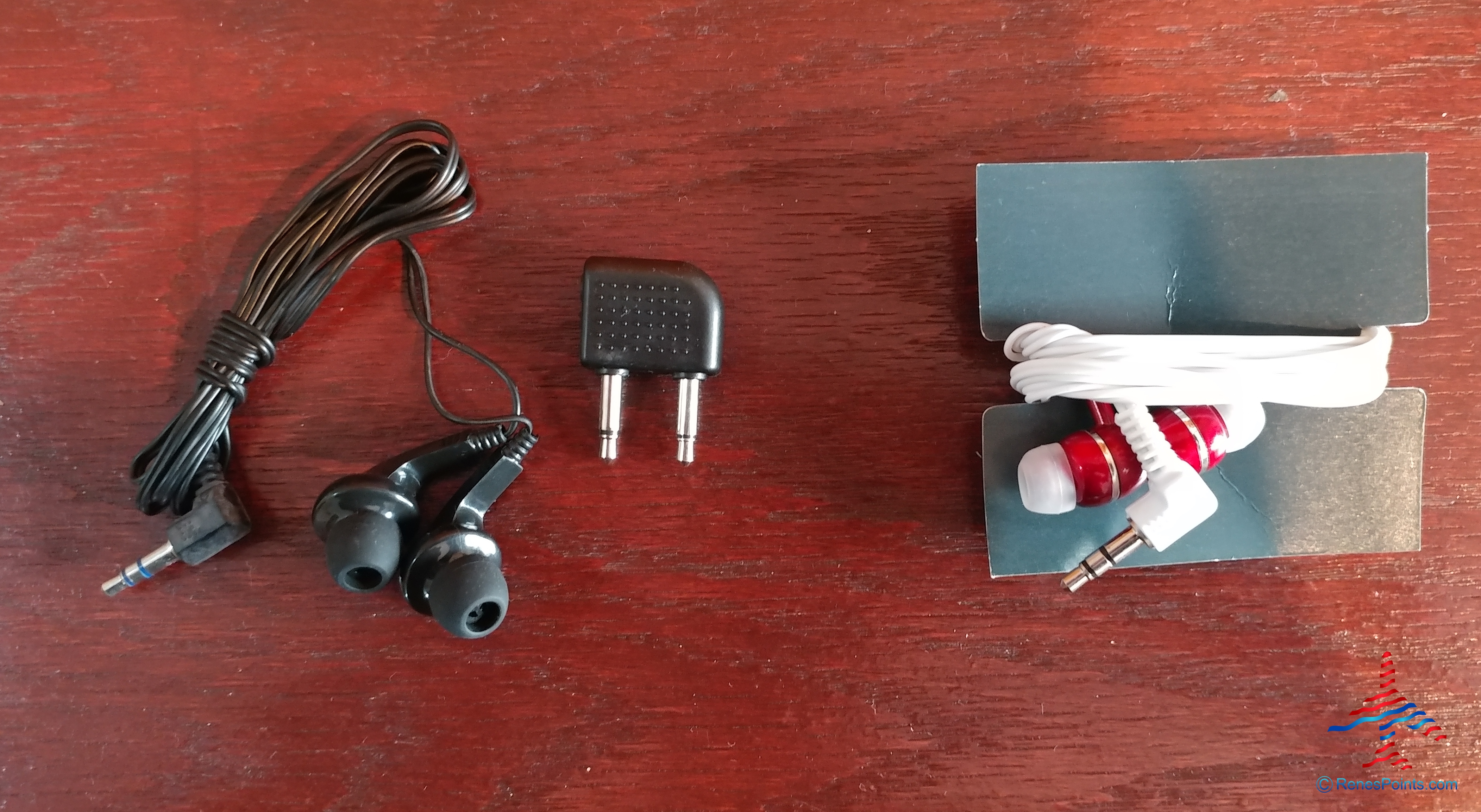 Who has better “free” 1st class earbuds – Delta Air Lines or American Airlines? A review of both sets.