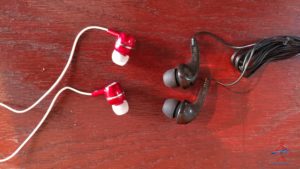 review Delta Billboard headphones vs Amerian headphones in first class renespoints blog (3)