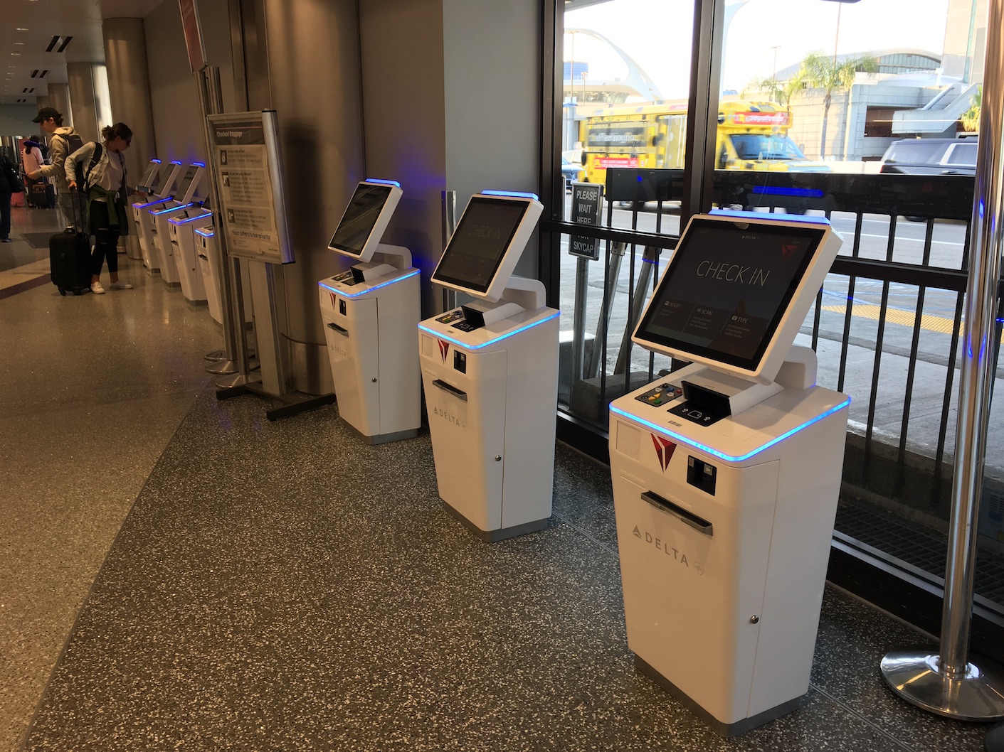 What is it like in LAX this week? Reader Chris tell us the “real” skinny on the Delta terminal move!