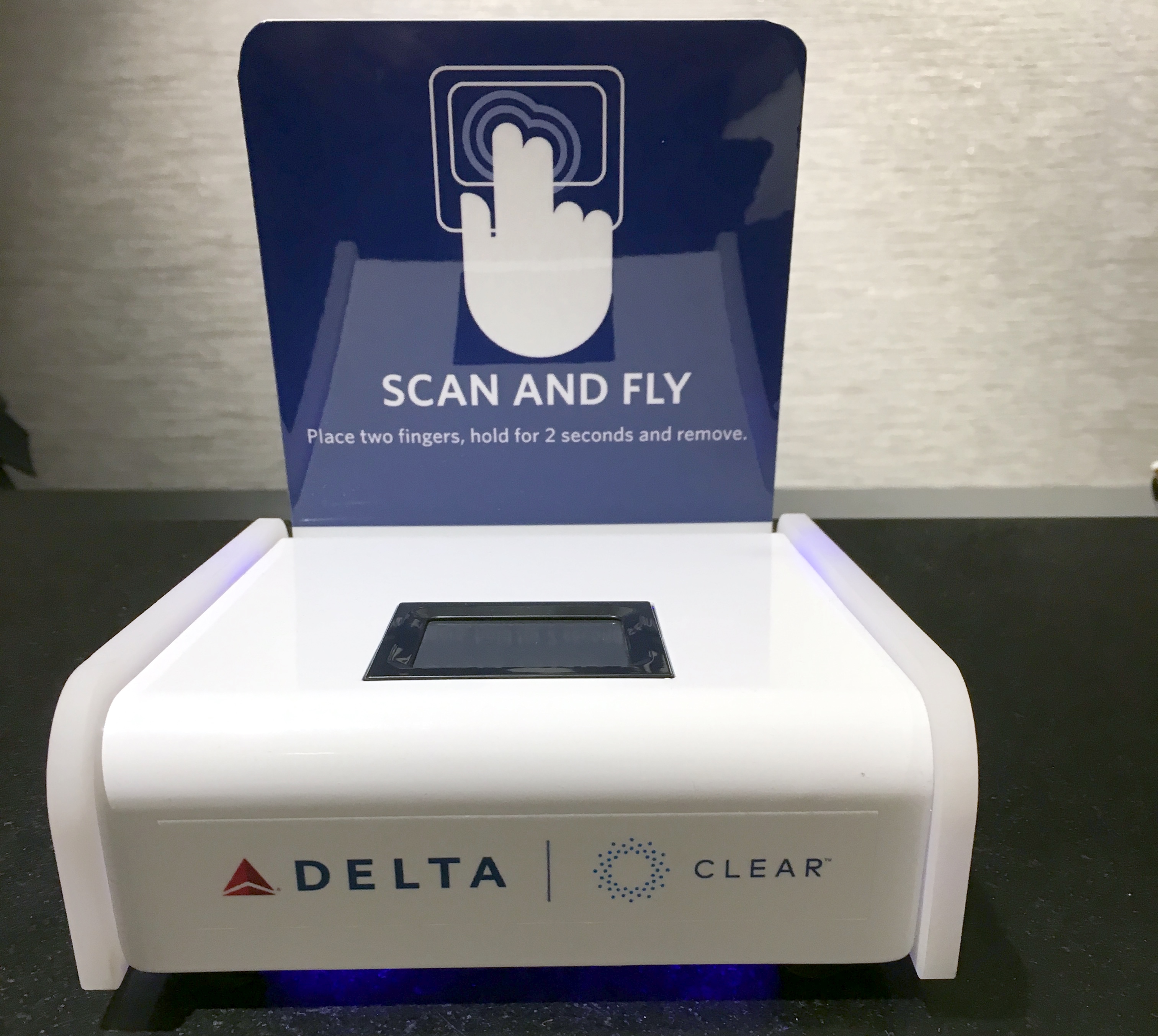 Real life test of new Delta & CLEAR Biometric ID for Sky Club (soon boarding & more)!