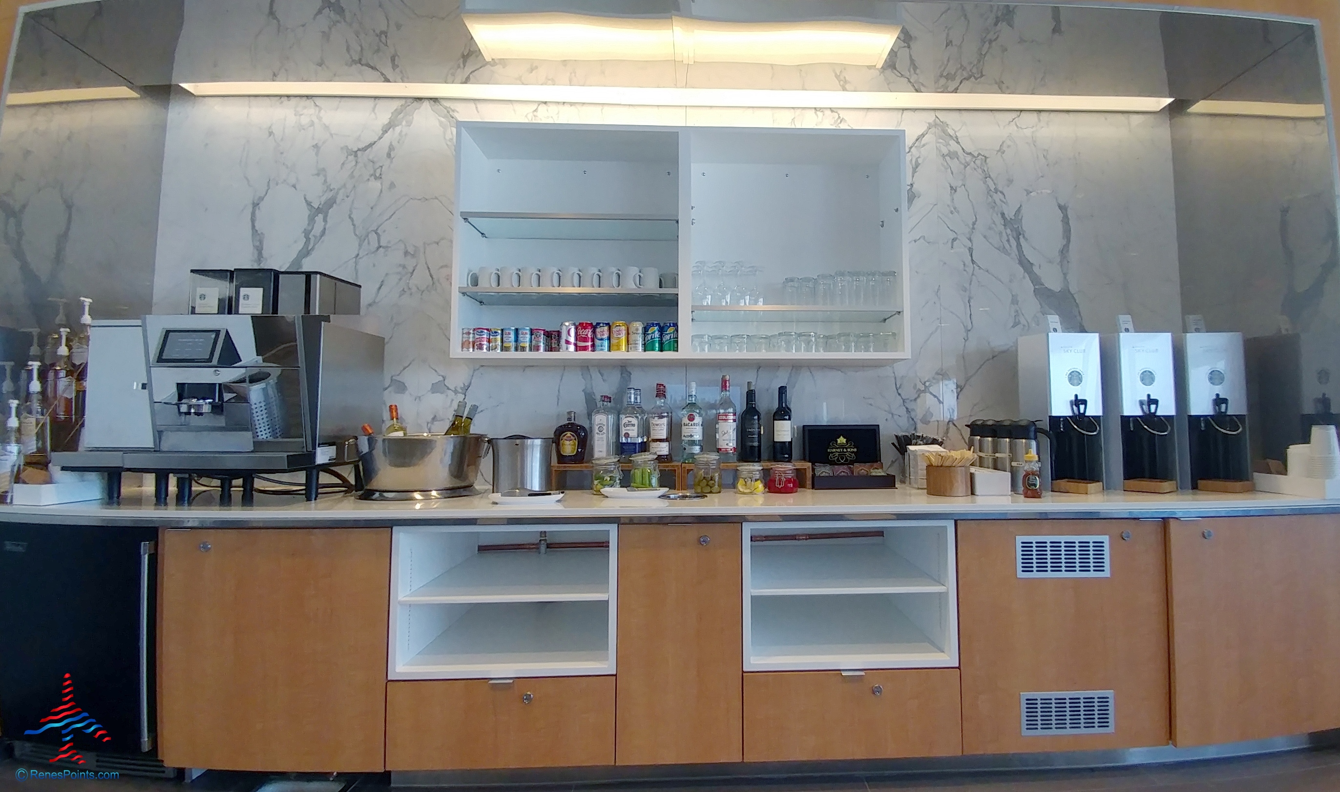 Delta Air Lines Los Angeles LAX Terminal 2 – T2 Sky Club Review