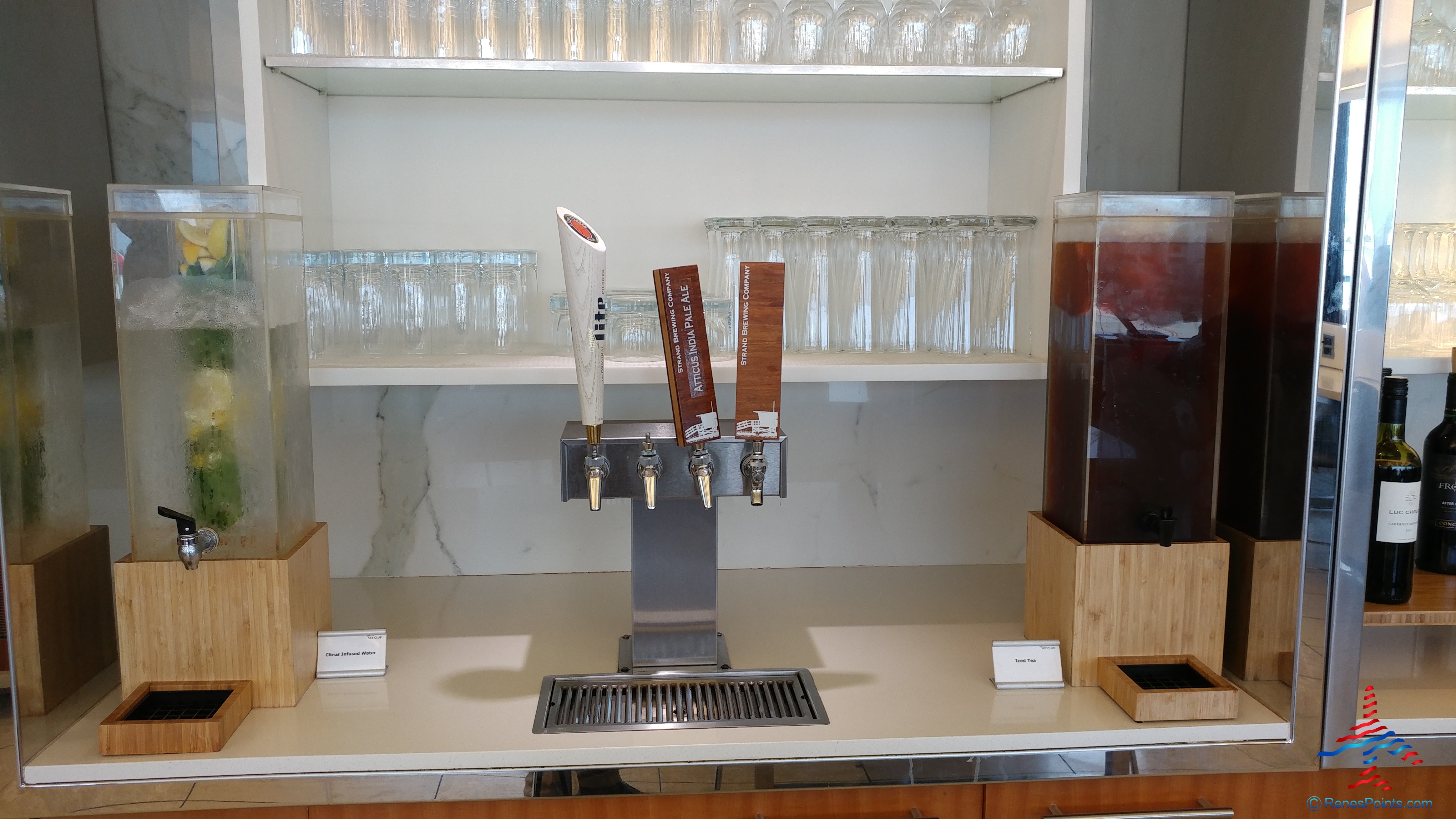 Delta Air Lines Los Angeles LAX Terminal 2 – T2 Sky Club Review