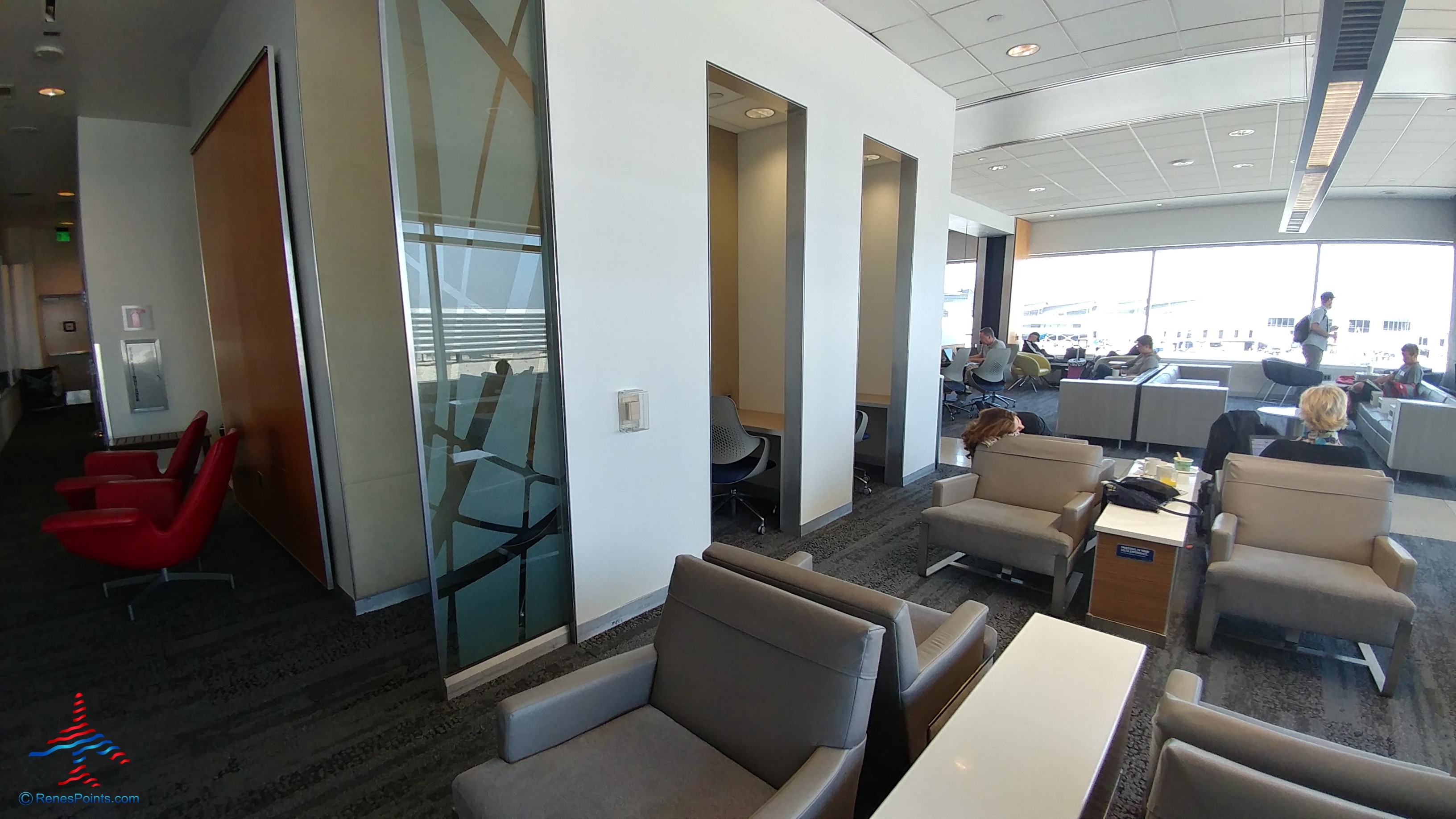 Delta Air Lines Los Angeles LAX Terminal 2 – T2 Sky Club Review
